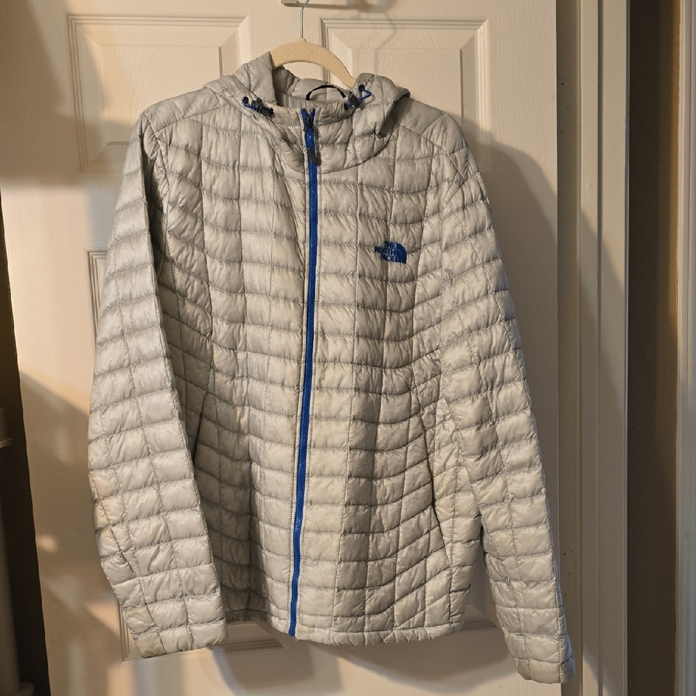 EXCELLENT CONDITION!!! The North Face Light Gray Jacket with Blue Details